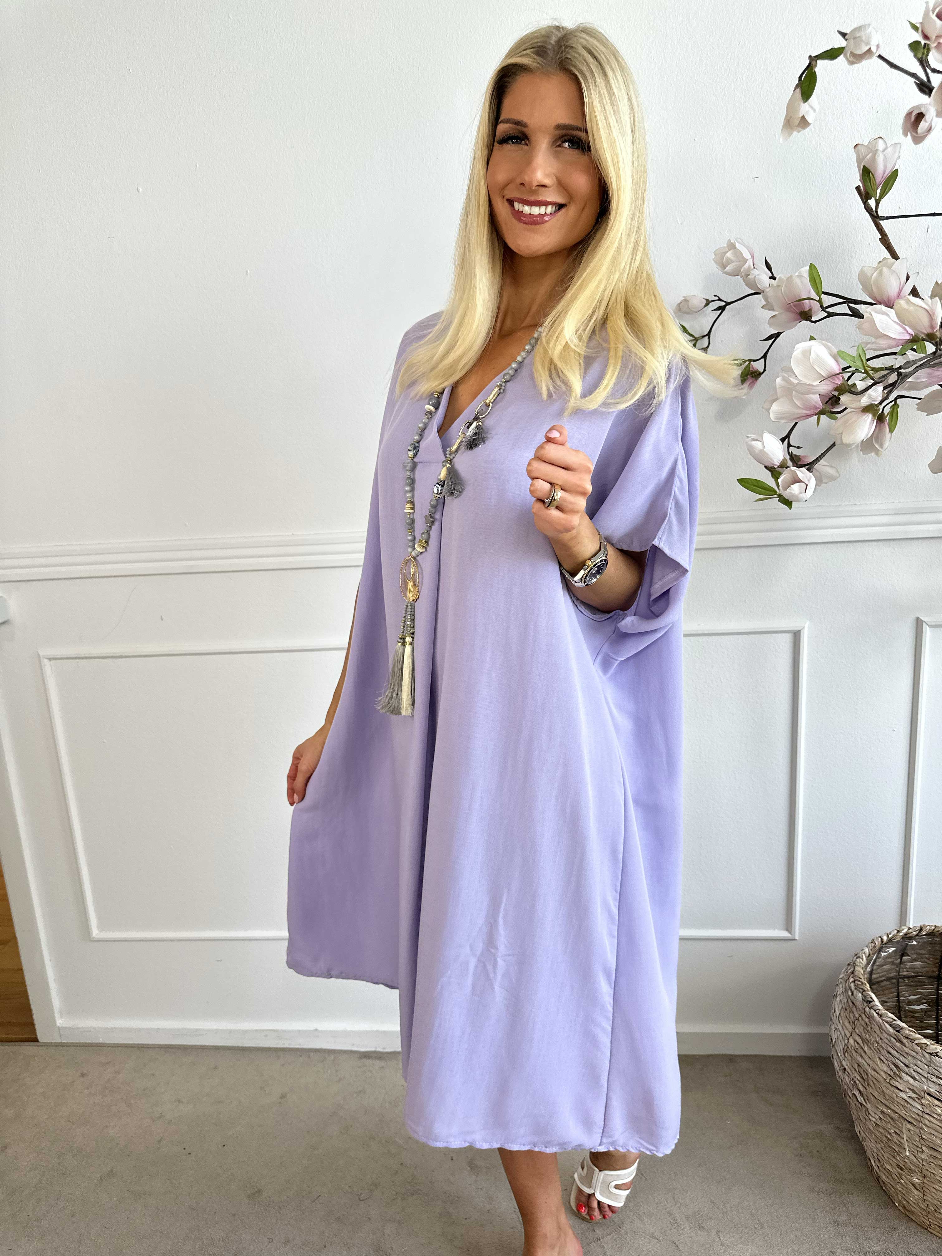 Astrid - Enkel klänning med v-ringning
